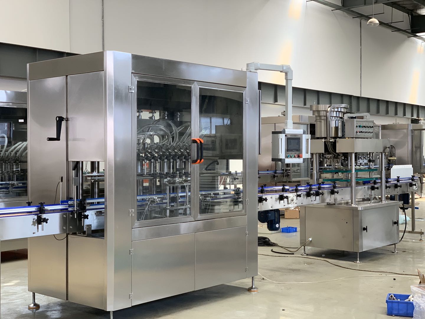 machines de remplissage et de plafonnement